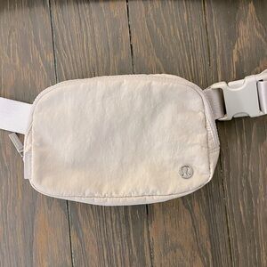 Lululemon Everywhere Belt Bag